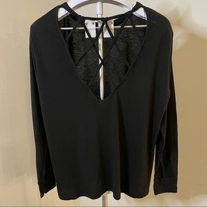 Long sleeve tshirt with  deep V back knotting detailing